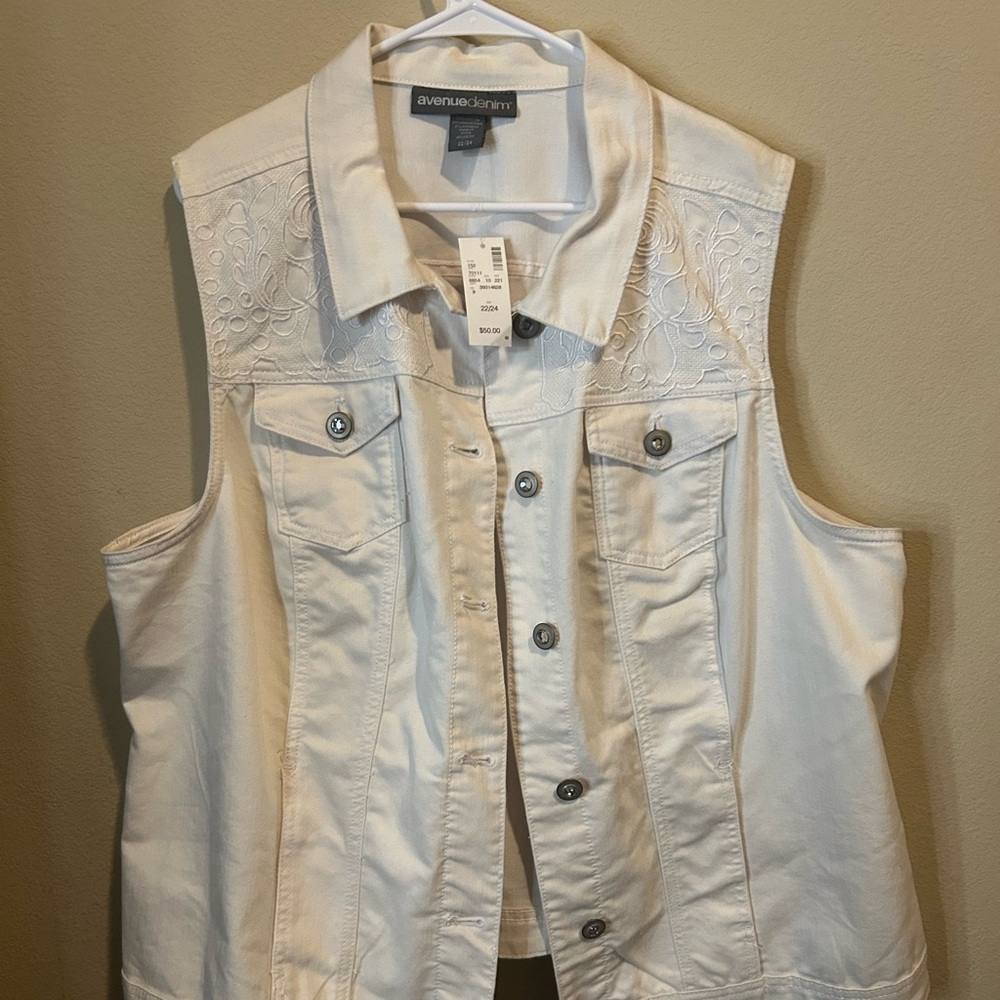 White jean jacket by Avenue Denim